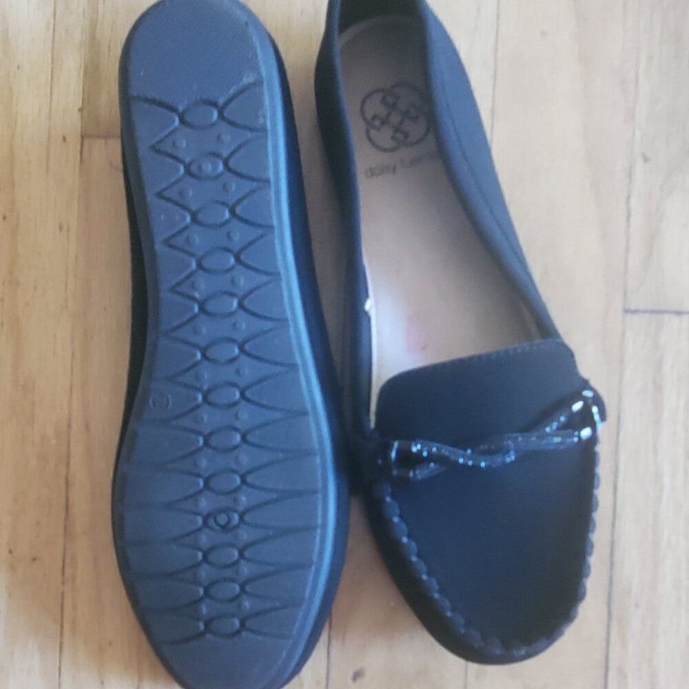 Daisy Fuentes black loafers